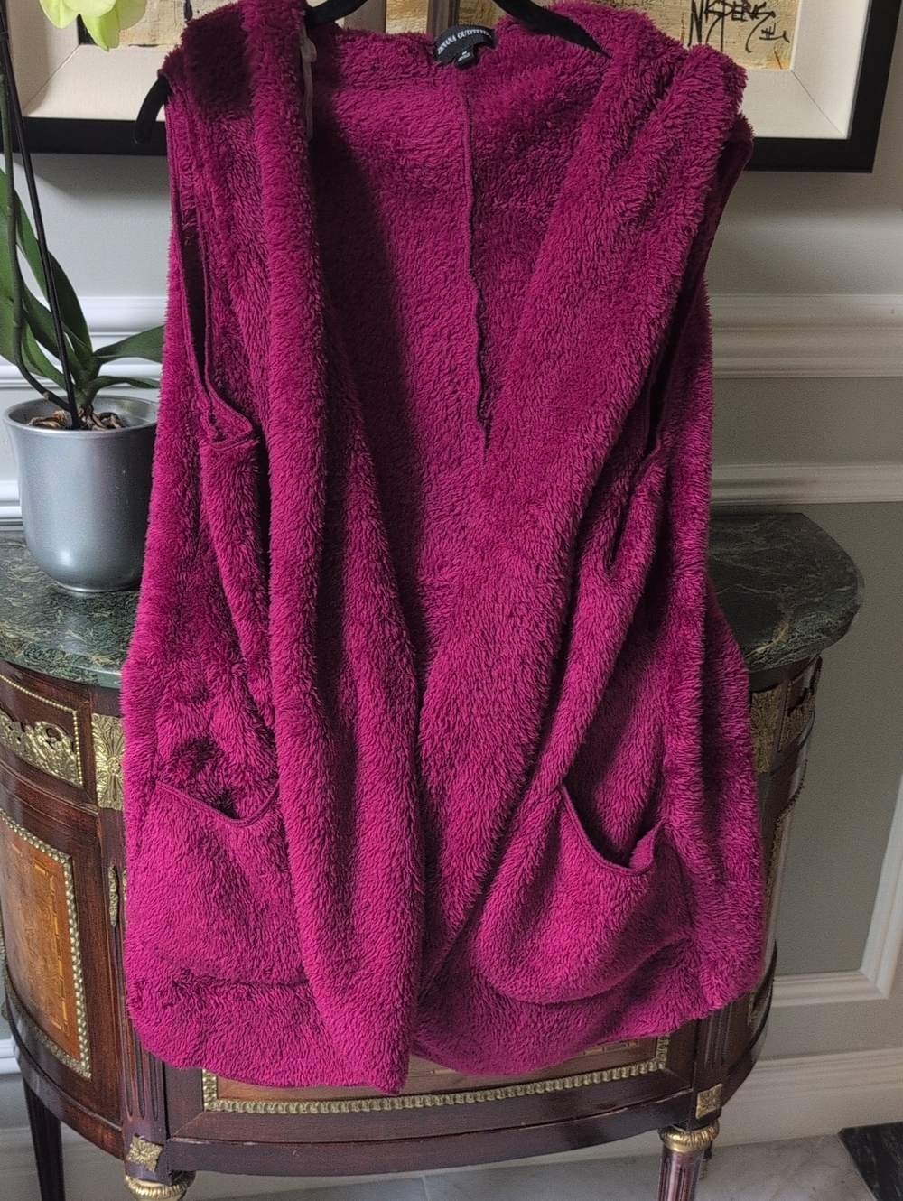 Zenana Outfitters Plush Hooded Vest in Deep Wine. Size M. NWT